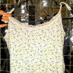 🤍 cute floral print tank